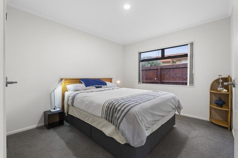 Photo of property in 44 Chesterfield Way, Orewa, 0931