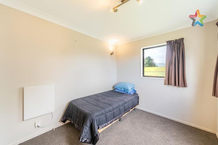Photo of property in 21 Whitechapel Grove, Stokes Valley, Lower Hutt, 5019