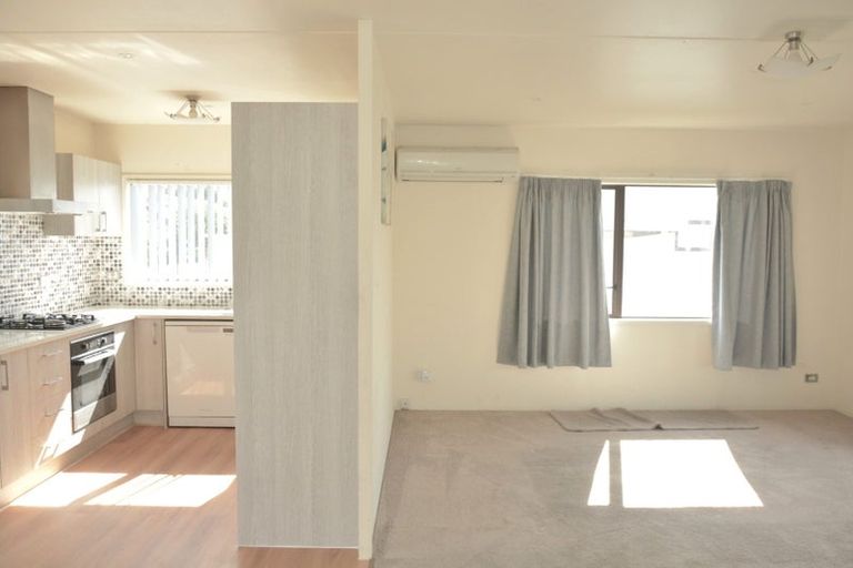 Photo of property in 4/29 Aeronautic Road, Takanini, 2112