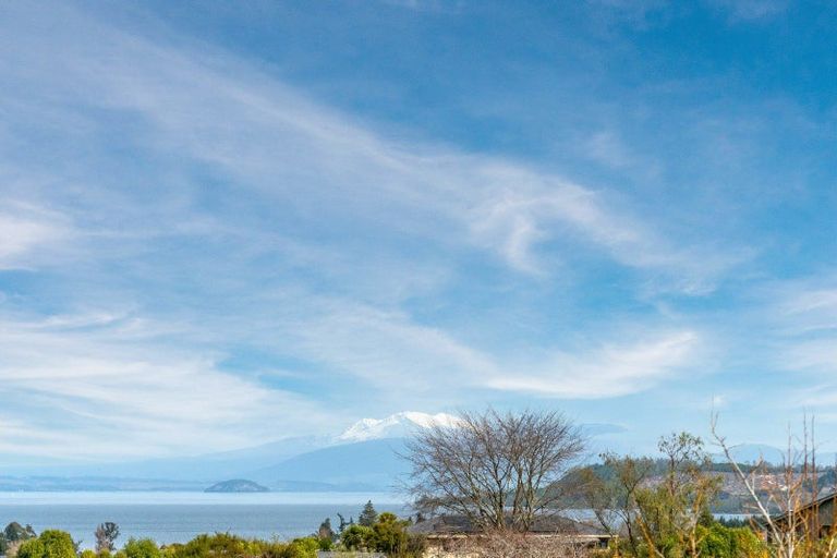 Photo of property in 18 Chateau Crescent, Rangatira Park, Taupo, 3330