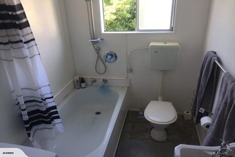 Photo of property in 17 Pirie Crescent, Moera, Lower Hutt, 5010