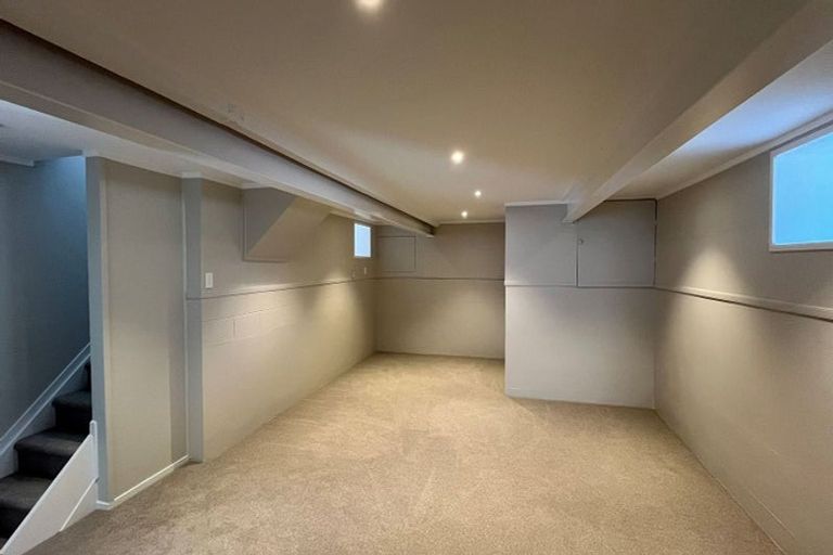 Photo of property in 7 Lavery Place, Sunnynook, Auckland, 0632