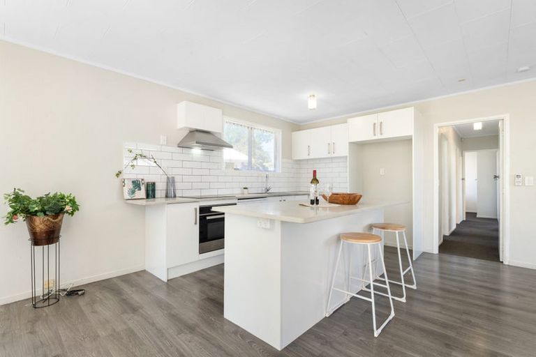 Photo of property in 95 Riverpark Crescent, Henderson, Auckland, 0610