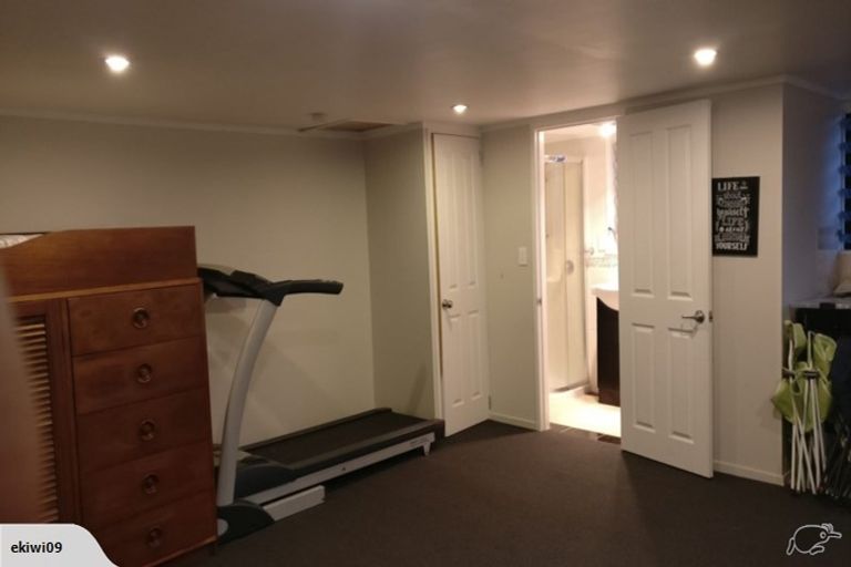 Photo of property in 28 Blease Street, New Lynn, Auckland, 0600