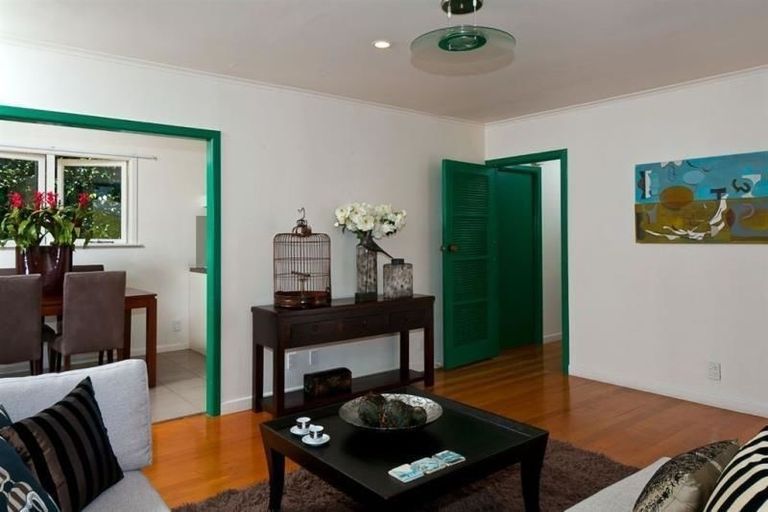 Photo of property in 1/36 Lyttelton Avenue, Forrest Hill, Auckland, 0620