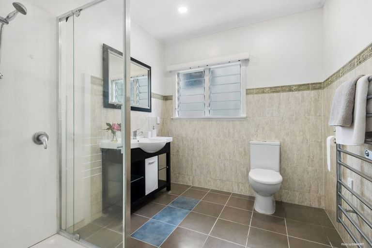 Photo of property in 2/18 Forrest Hill Road, Forrest Hill, Auckland, 0620