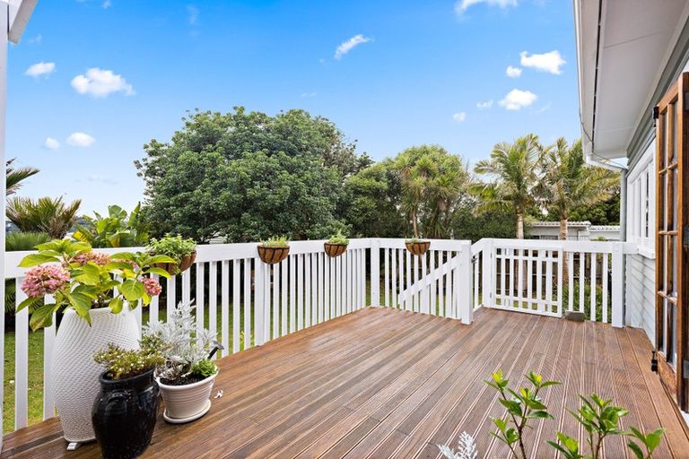 Photo of property in 1/127 Birkdale Road, Birkdale, Auckland, 0626
