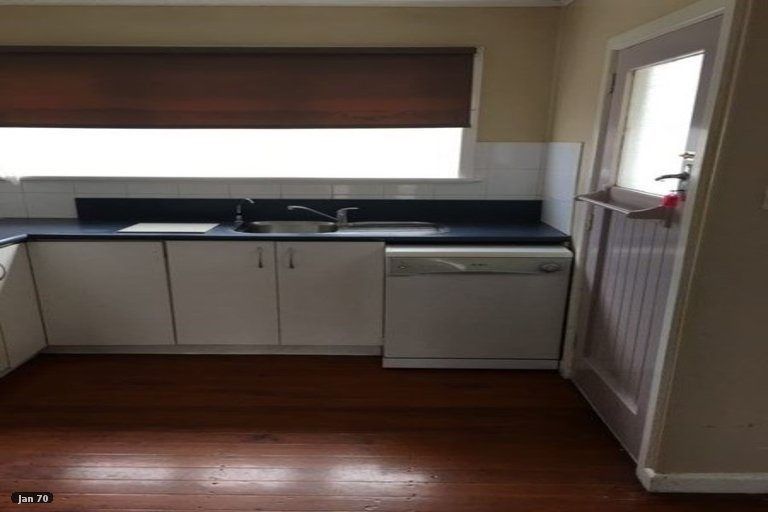 Photo of property in 16 Rathgar Road, Henderson, Auckland, 0610