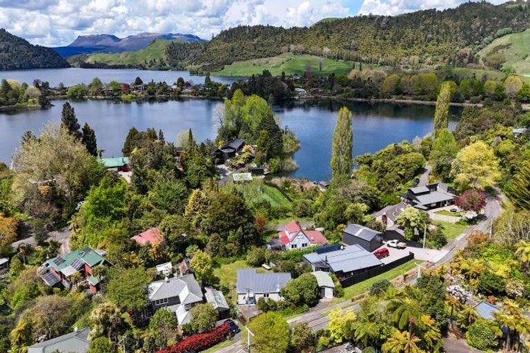 Photo of property in 33 Okareka Loop Road, Lake Okareka, Rotorua, 3076