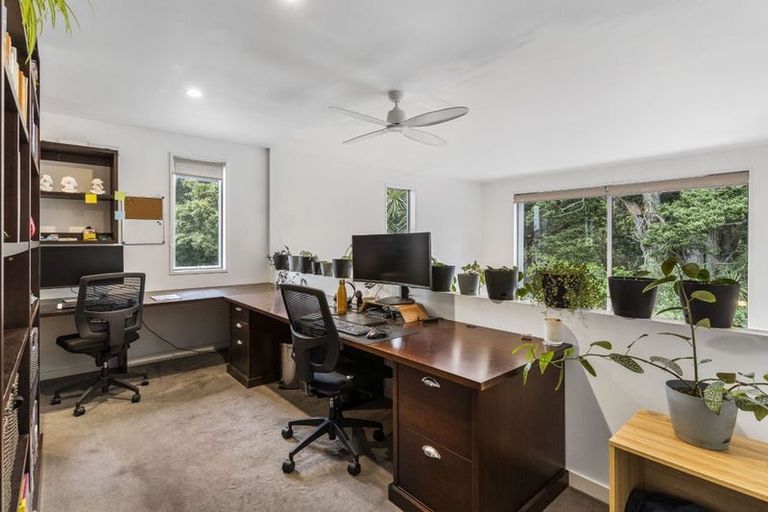 Photo of property in 11a Wernham Place, Northcote, Auckland, 0626