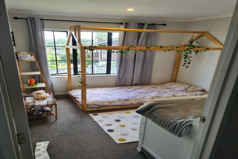 Photo of property in 8a Diosma Place, Botany Downs, Auckland, 2010