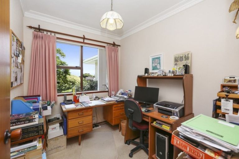 Photo of property in 9 Tiverton Crescent, Whalers Gate, New Plymouth, 4310