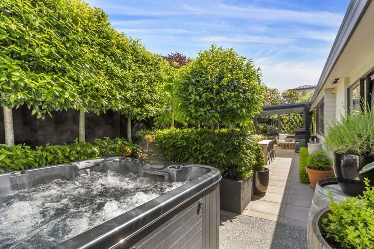 Photo of property in 25 Granville Terrace, Belleknowes, Dunedin, 9011