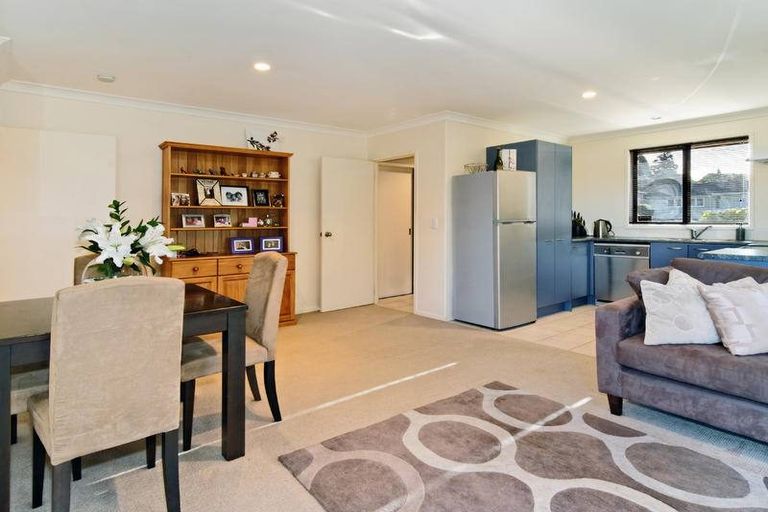 Photo of property in 62a Hutchinson Avenue, New Lynn, Auckland, 0600