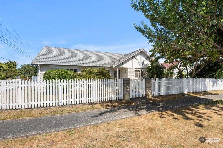 Photo of property in 8 Fraser Crescent, Elderslea, Upper Hutt, 5018