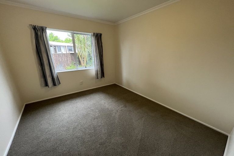 Photo of property in 5 Newton Place, Westbrook, Palmerston North, 4412