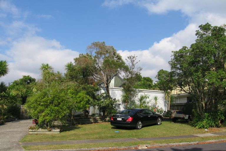 Photo of property in 16 King Richard Place, Browns Bay, Auckland, 0630