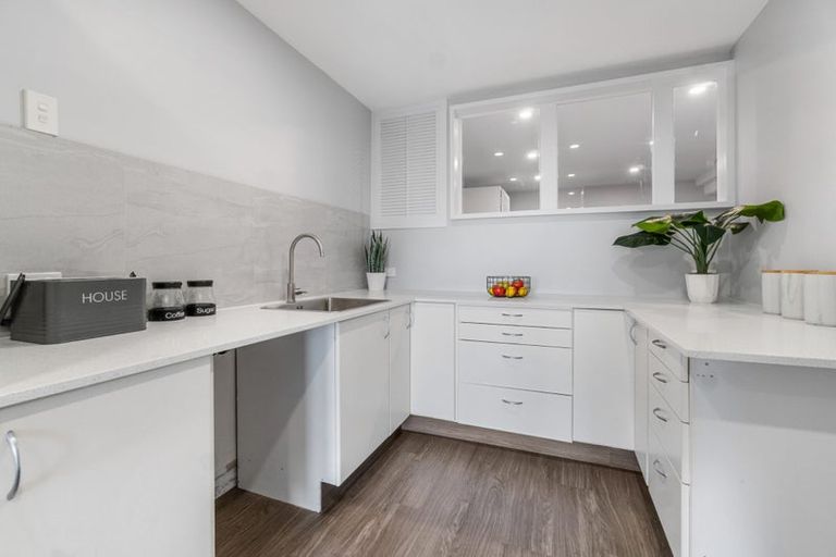 Photo of property in 27 High Road, Glenfield, Auckland, 0629