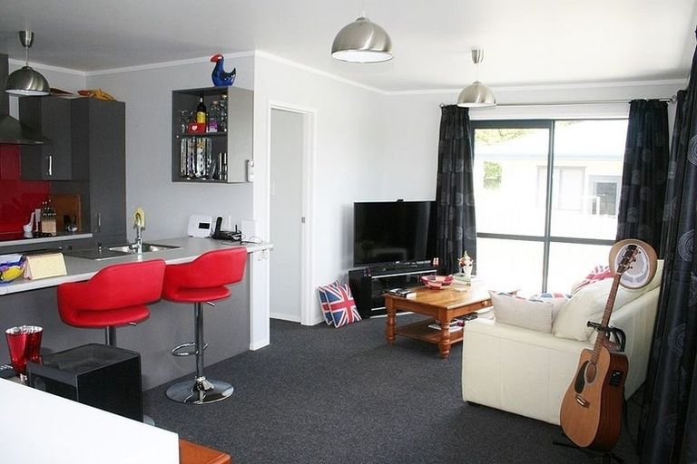 Photo of property in 16b Woodall Place, Totara Vale, Auckland, 0627