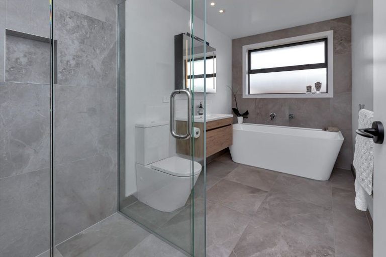 Photo of property in 25 Taurangawaka Road, One Tree Point, 0118