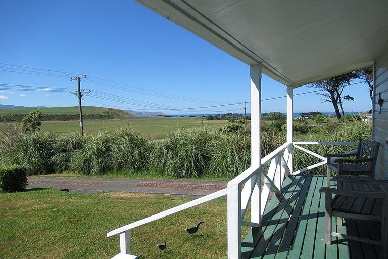 Photo of property in 24 Whangaimoana Beach Road, Whangaimoana, Featherston, 5772