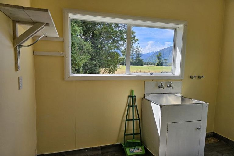 Photo of property in 15 Main Road, Whataroa, 7886