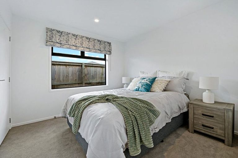 Photo of property in 17 Dame Nganeko Drive, Glenbrook, 2681