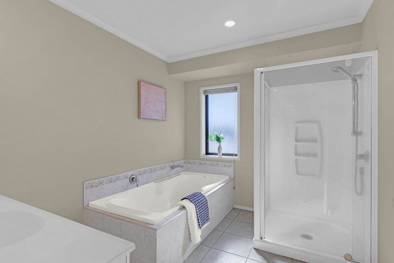 Photo of property in 2 Shiraz Place, Rototuna, Hamilton, 3210