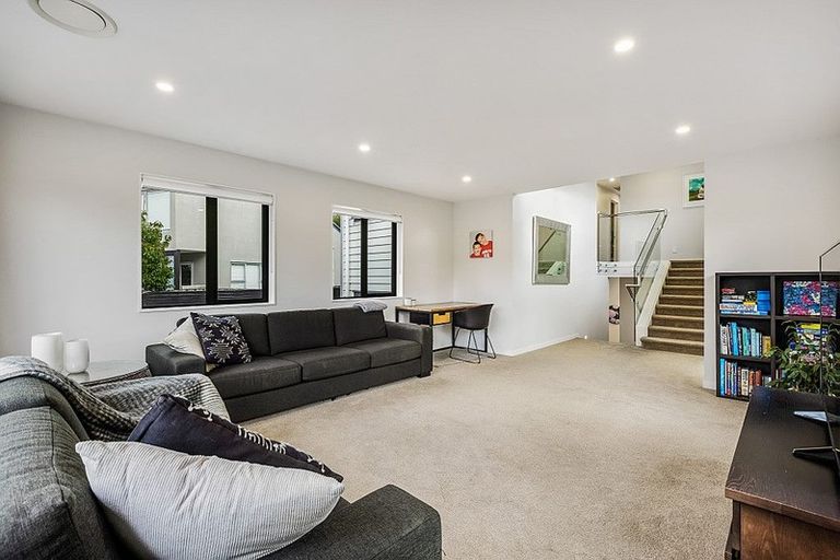 Photo of property in 34a Lyons Avenue, Murrays Bay, Auckland, 0630