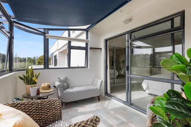 Photo of property in 15e Puriri Avenue, Orewa, 0931