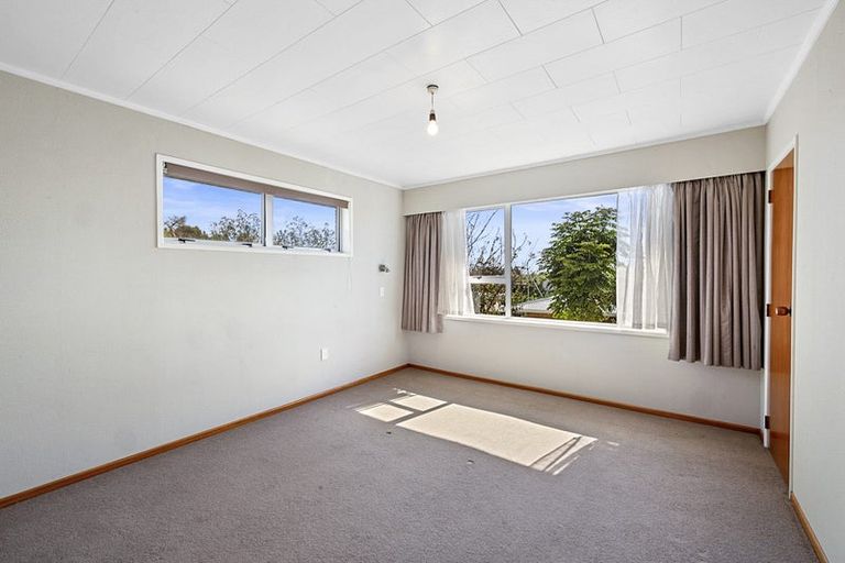 Photo of property in 44 Nevada Drive, Merrilands, New Plymouth, 4312