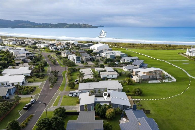 Photo of property in 39 Paraoa Crescent, Omaha, 0986