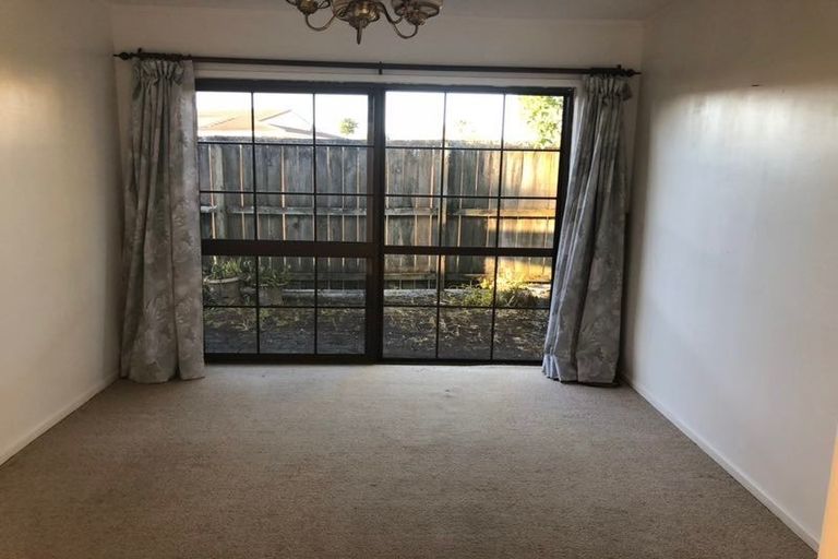 Photo of property in 41 Takapu Street, Henderson, Auckland, 0612