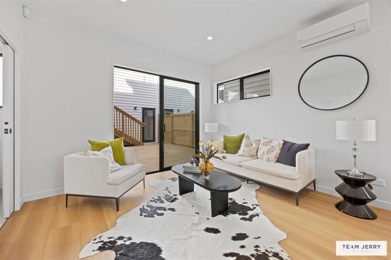 Photo of property in 63 Whare Kauri Road, Papakura, 2110