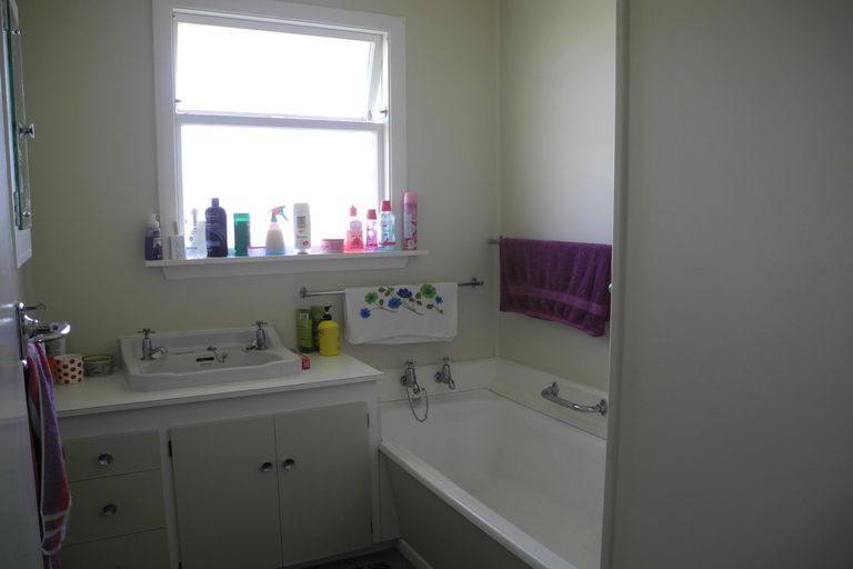 Photo of property in 2 Durham Street, Waimate, 7924