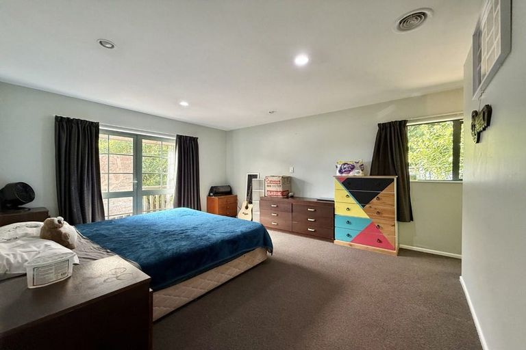 Photo of property in 116 Pinehaven Road, Pinehaven, Upper Hutt, 5019