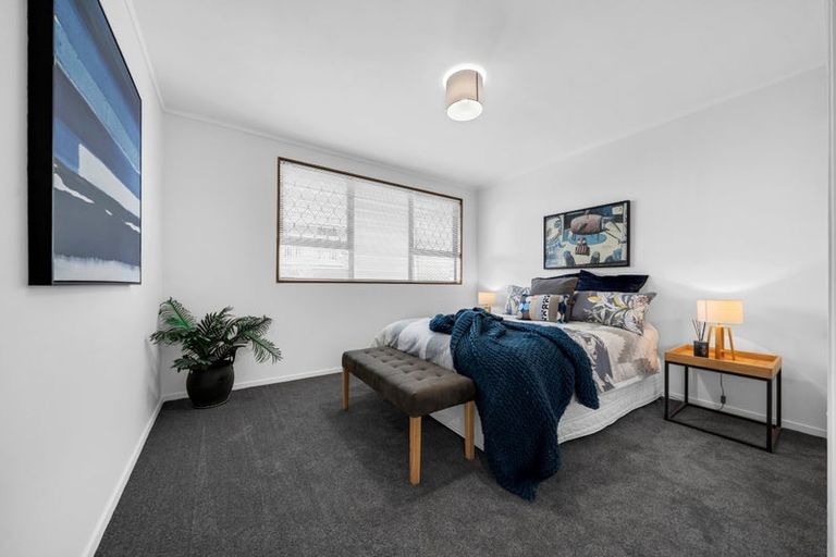 Photo of property in 2/52 Butterworth Drive, Glendene, Auckland, 0602