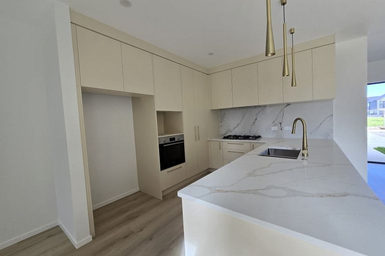 Photo of property in 19 Karaka Village Parade, Karaka, 2580