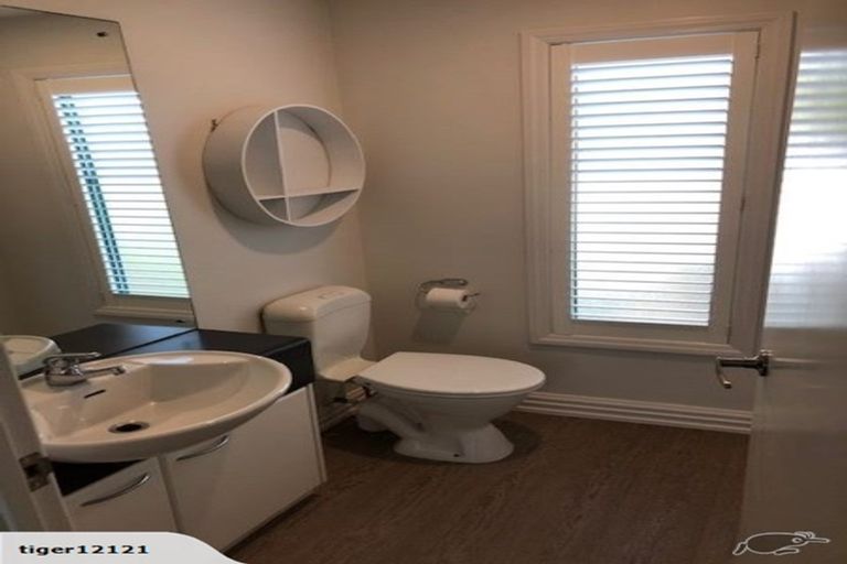 Photo of property in 2/61 Beresford Street, Bayswater, Auckland, 0622