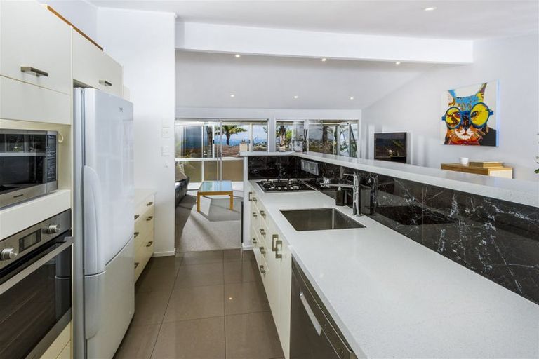 Photo of property in 2/64 Seaview Road, Castor Bay, Auckland, 0620