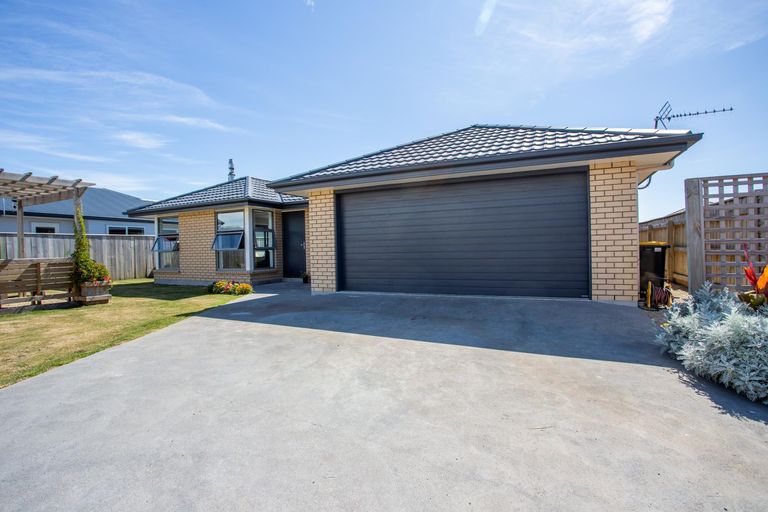 Photo of property in 6 Austin Reid Avenue, Carterton, 5713