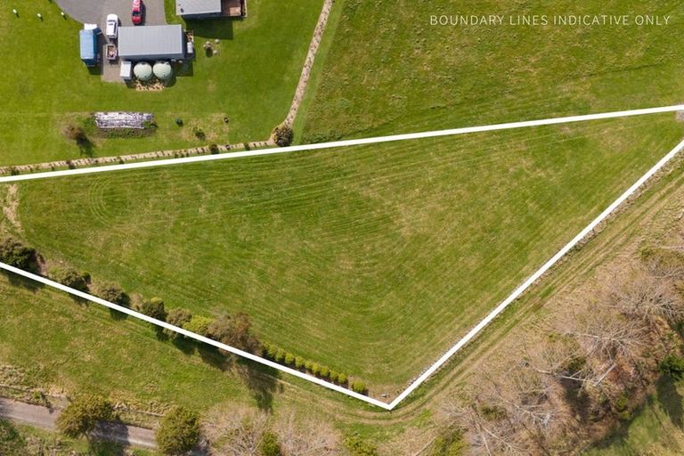 Photo of property in 70 Parerohi Grove, Kuratau, Turangi, 3381