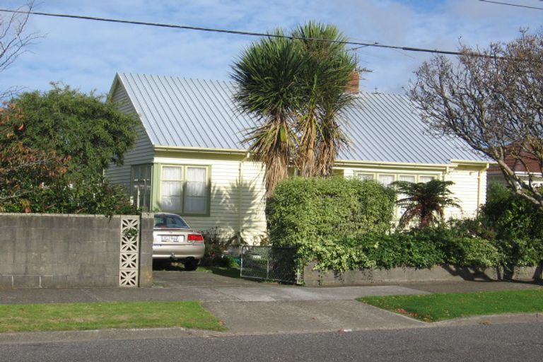 Photo of property in 6 Rumgay Street, Fairfield, Lower Hutt, 5011