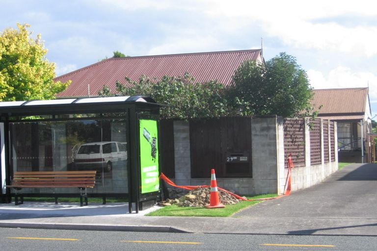 Photo of property in 1/29 Akoranga Drive, Northcote, Auckland, 0627