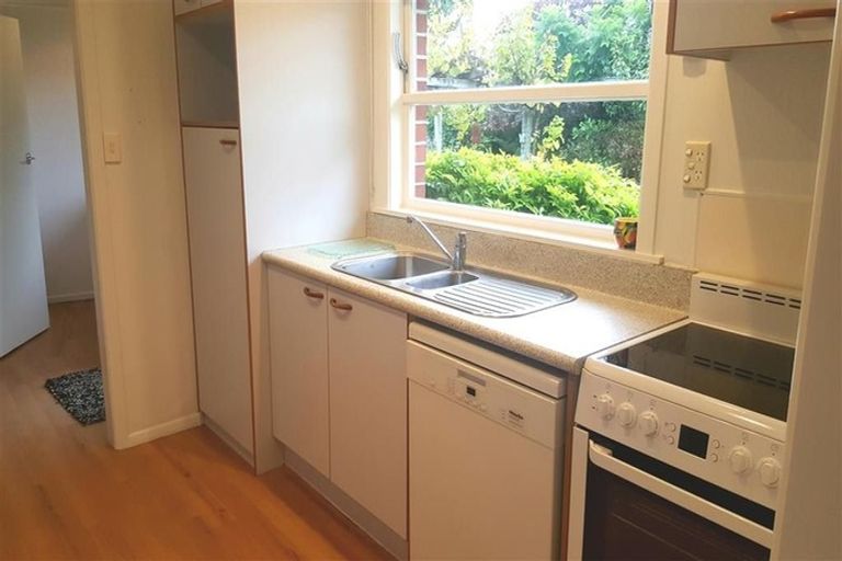 Photo of property in 6 Walton Avenue, Waikanae, 5036