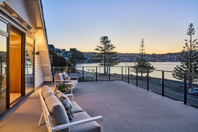 Photo of property in 338 Oriental Parade, Oriental Bay, Wellington, 6011
