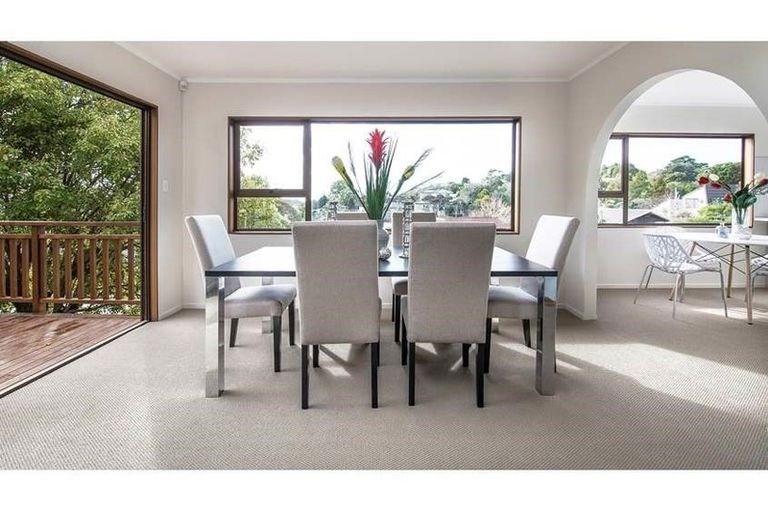 Photo of property in 1 Lynngate Place, Hillcrest, Auckland, 0627