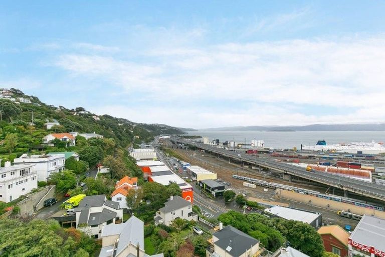 Photo of property in Mansfield Towers, 1 Grant Road, Thorndon, Wellington, 6011