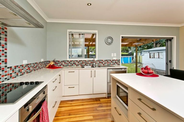 Photo of property in 115 Sunnynook Road, Forrest Hill, Auckland, 0620
