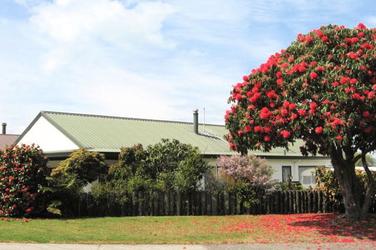 Photo of property in 82 Grand Vue Road, Kawaha Point, Rotorua, 3010